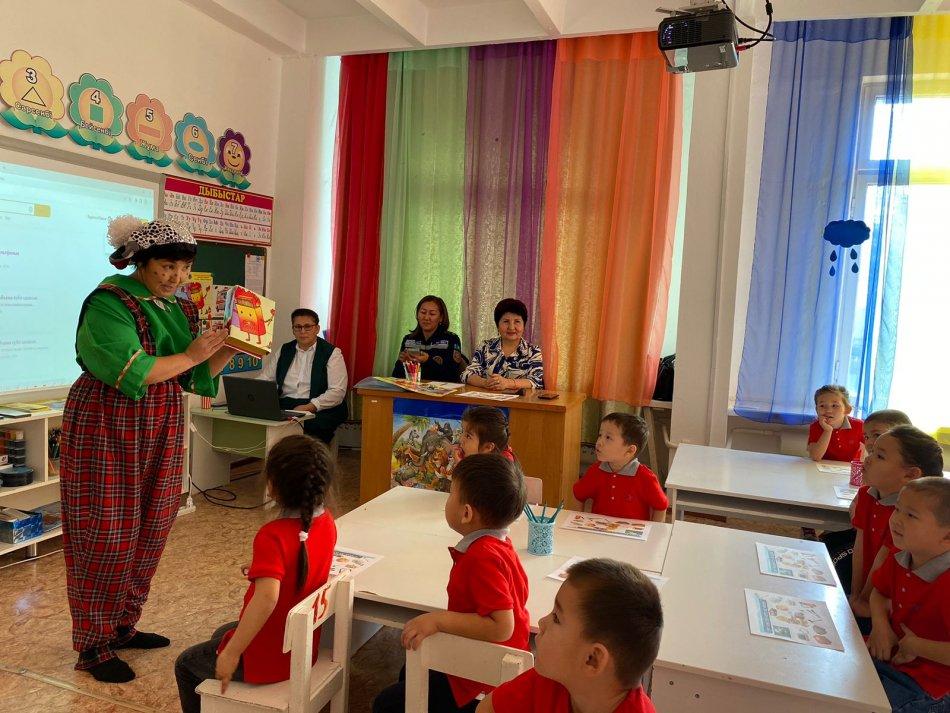 "Көбелек" тобындағы "Өрт қауіпсіздігі ережелері және қонақта "Өрт сөндіруші" ҰІӘ